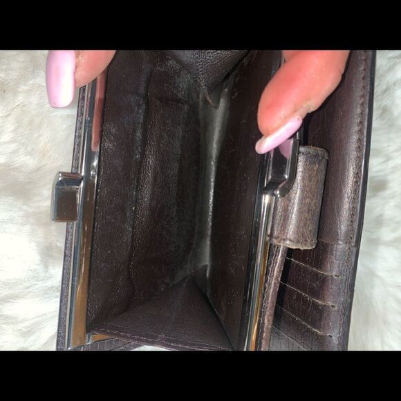 Authentic GUCCI GG Logo Kisslock Wallet - Picture 9 of 13